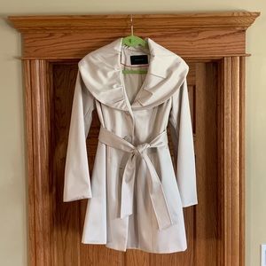 Cream/ivory Tahari evening coat with cowl collar